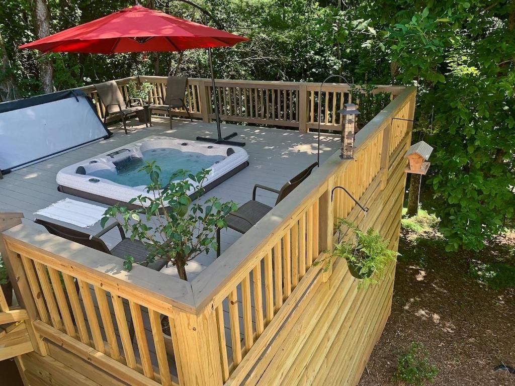 Apartment Robins Nest 10 Min To Biltmore Bkfst Hot Tub Fireplace Sparkling Water Asheville